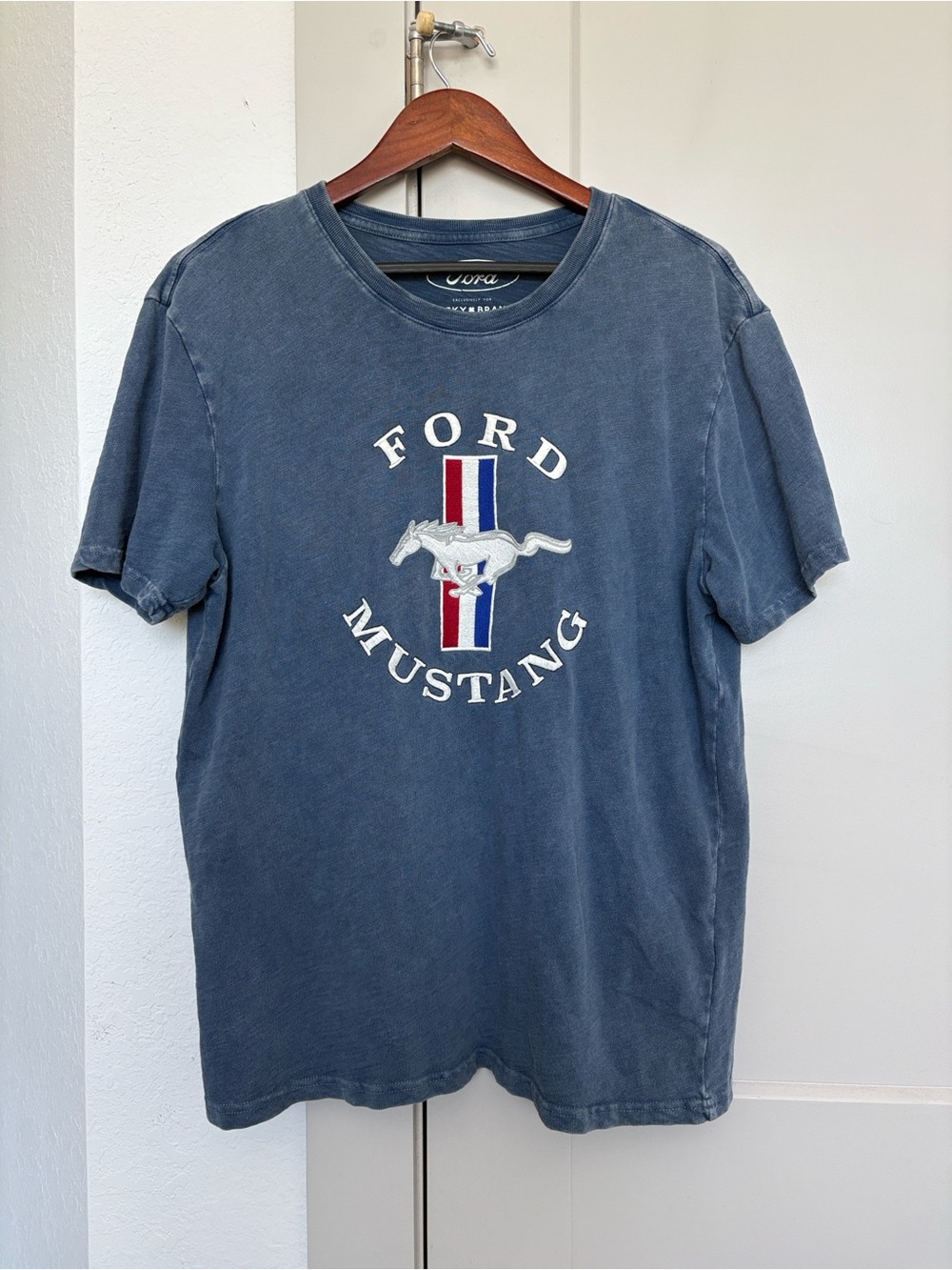 LUCKY BRAND X FORD FORD MUSTANG GRAPHIC T-SHIRT BLUE MEN’S LARGE